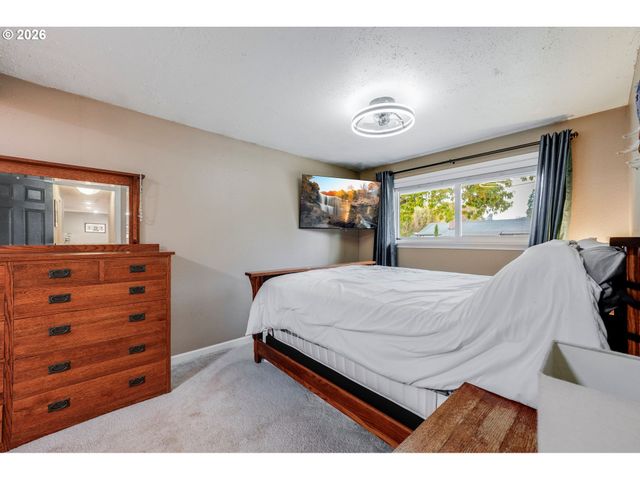 2725 Se 166TH Ave, Portland, OR 97236
