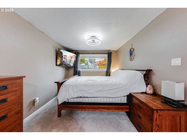 2725 Se 166TH Ave, Portland, OR 97236