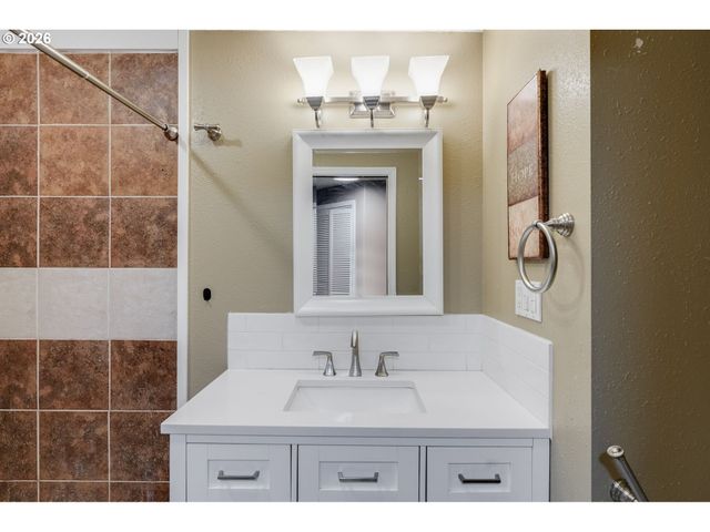2725 Se 166TH Ave, Portland, OR 97236