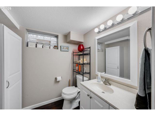 2725 Se 166TH Ave, Portland, OR 97236