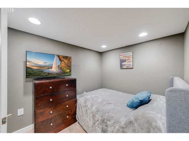 2725 Se 166TH Ave, Portland, OR 97236