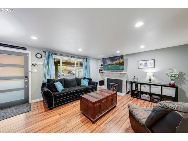2725 Se 166TH Ave, Portland, OR 97236