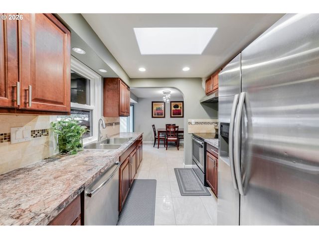 2725 Se 166TH Ave, Portland, OR 97236