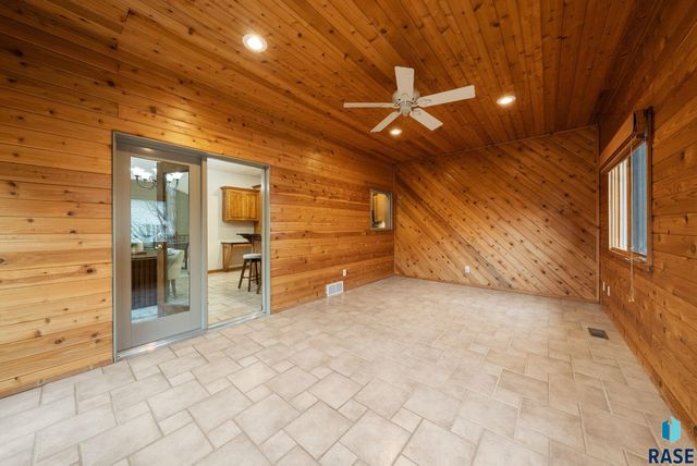 6312 S Limerick Cir Circle, Sioux Falls, SD 57108