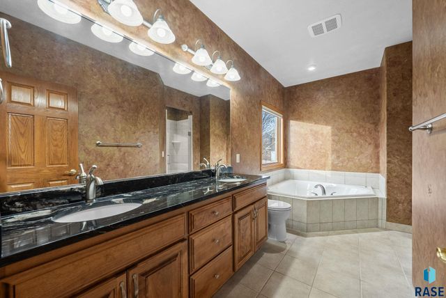 6312 S Limerick Cir Circle, Sioux Falls, SD 57108