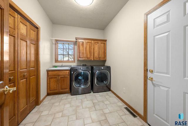 6312 S Limerick Cir Circle, Sioux Falls, SD 57108