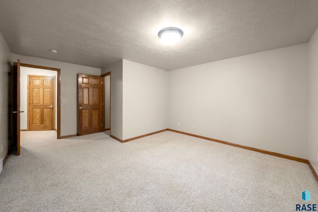 6312 S Limerick Cir Circle, Sioux Falls, SD 57108