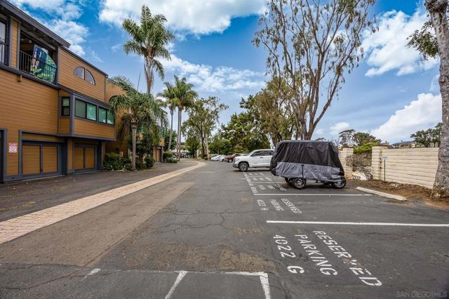 832 Kalpati Cir E, Carlsbad, CA 92008