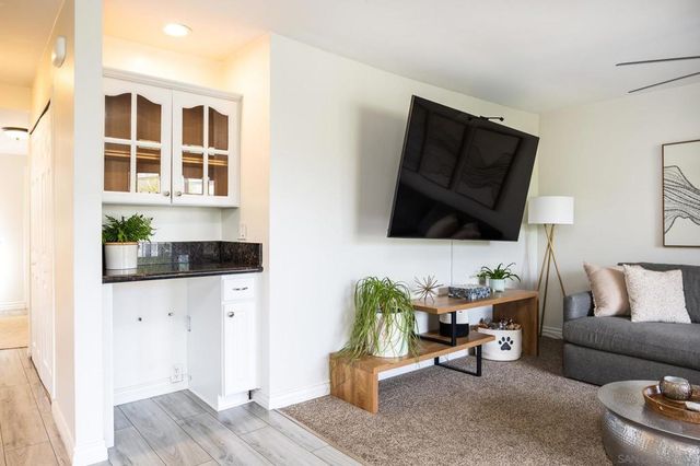 832 Kalpati Cir E, Carlsbad, CA 92008