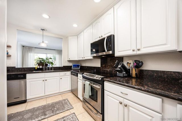 832 Kalpati Cir E, Carlsbad, CA 92008