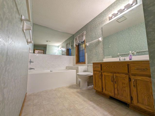 3227 Northdale Lane NW, Coon Rapids, MN 55448