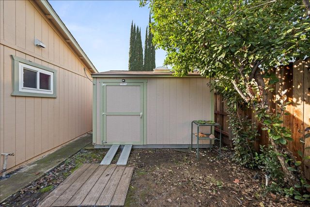 8949 Genoa Ave, Orangevale, CA 95662