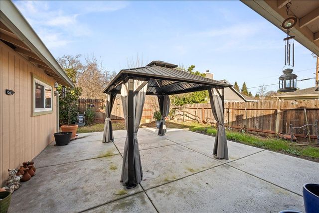 8949 Genoa Ave, Orangevale, CA 95662