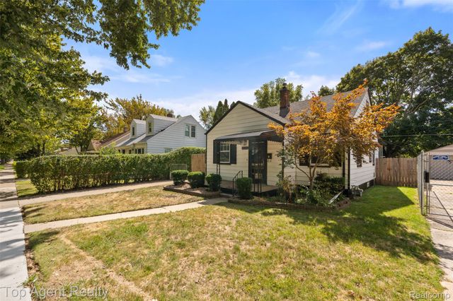 18580 Washtenaw Street, Harper Woods, MI 48225