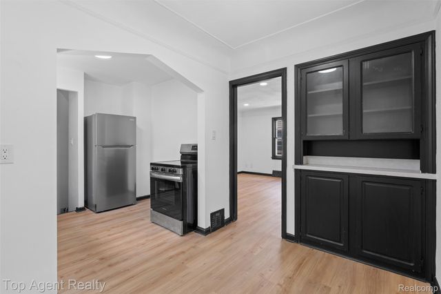 18580 Washtenaw Street, Harper Woods, MI 48225