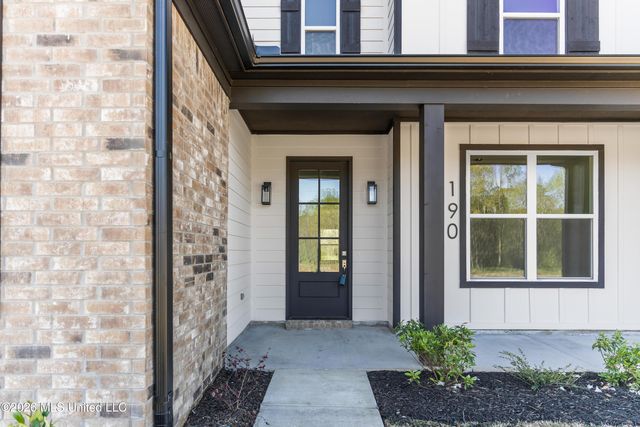 347 Centerline Roper Loop, Byhalia, MS 38611