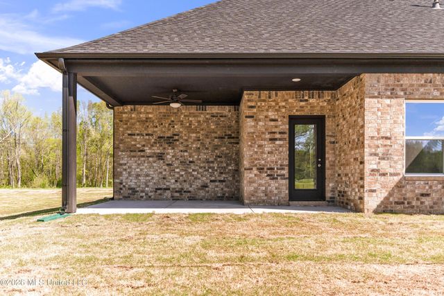 347 Centerline Roper Loop, Byhalia, MS 38611
