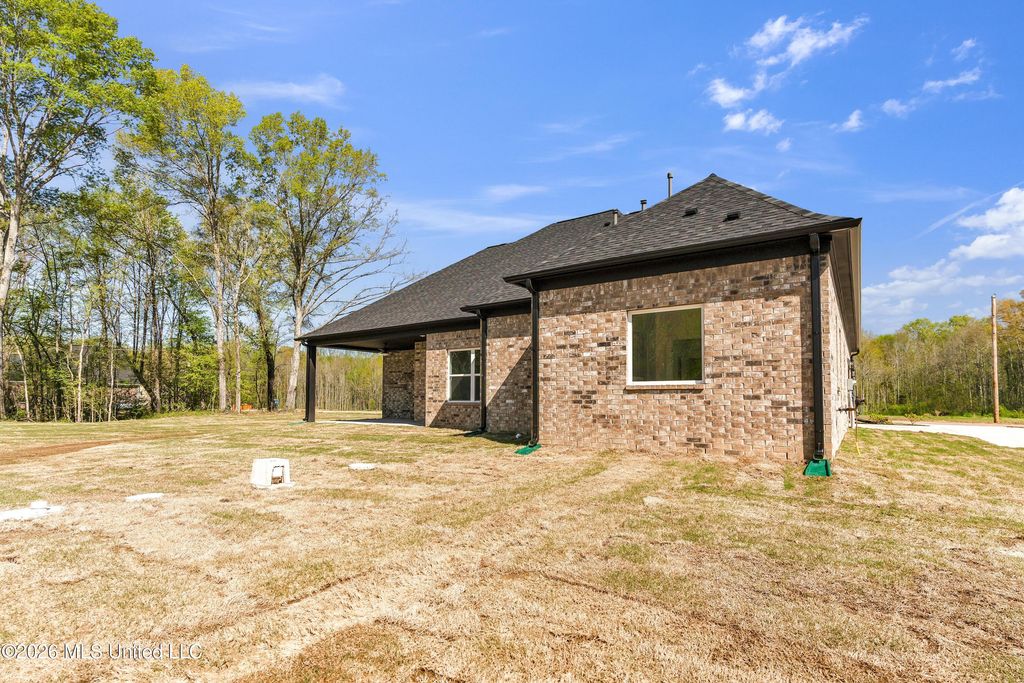 347 Centerline Roper Lp, Byhalia, MS 38611 — photo 4