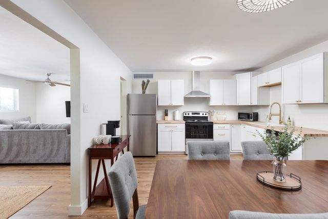 2237 E Hillery Drive, Phoenix, AZ 85022