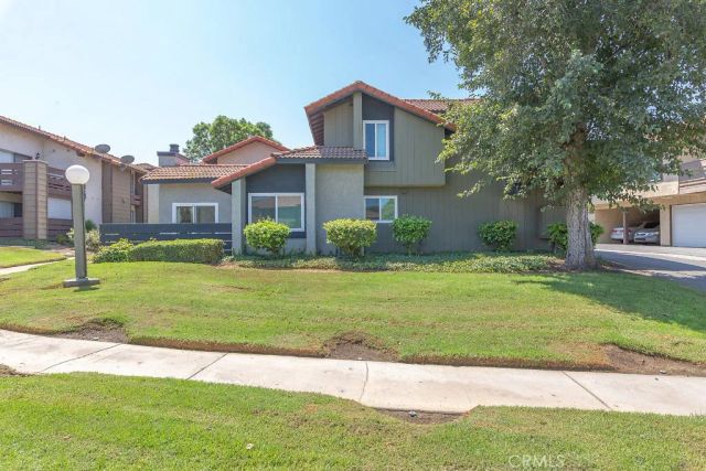 1320 Brentwood Circle A, Corona, CA 92882