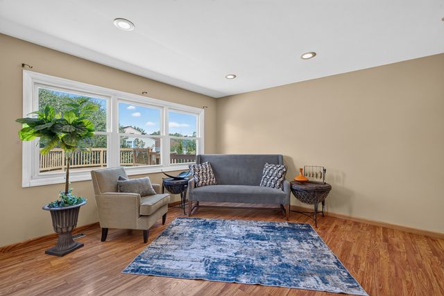 1334 Allison Lane, Schaumburg, IL 60194