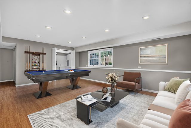 1334 Allison Lane, Schaumburg, IL 60194