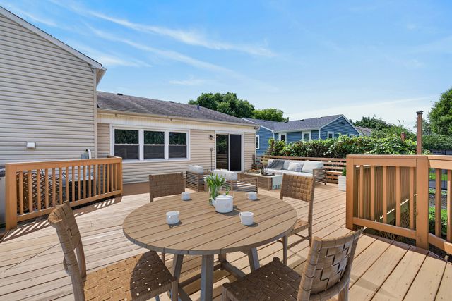 1334 Allison Lane, Schaumburg, IL 60194