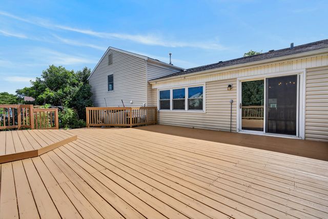 1334 Allison Lane, Schaumburg, IL 60194