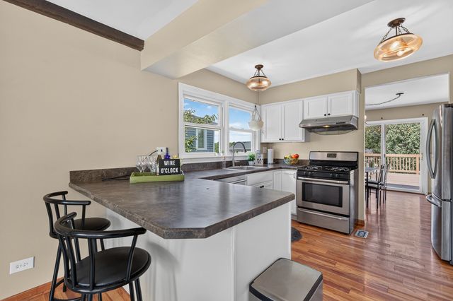1334 Allison Lane, Schaumburg, IL 60194