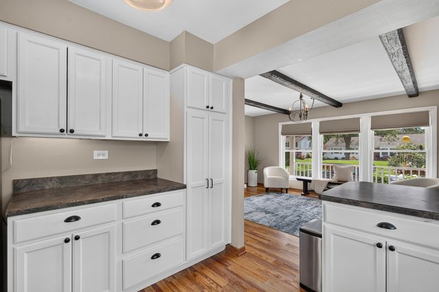 1334 Allison Lane, Schaumburg, IL 60194