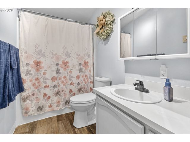 32225 BUSH GARDEN Dr, Harrisburg, OR 97446