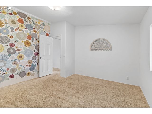 32225 BUSH GARDEN Dr, Harrisburg, OR 97446