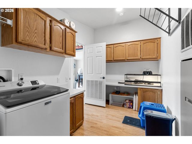 32225 BUSH GARDEN Dr, Harrisburg, OR 97446