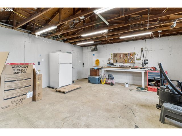32225 BUSH GARDEN Dr, Harrisburg, OR 97446