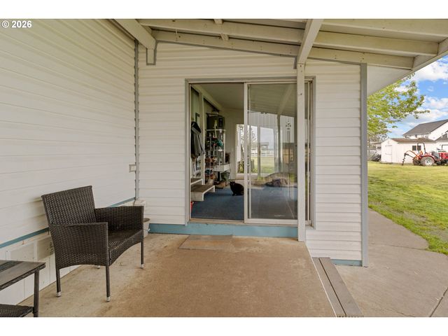 32225 BUSH GARDEN Dr, Harrisburg, OR 97446