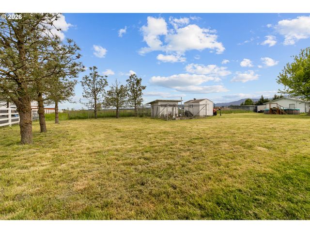 32225 BUSH GARDEN Dr, Harrisburg, OR 97446