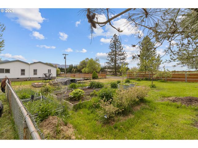 32225 BUSH GARDEN Dr, Harrisburg, OR 97446