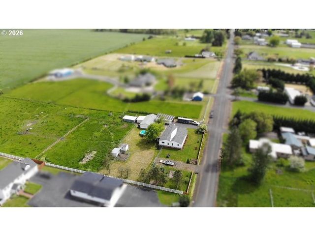 32225 BUSH GARDEN Dr, Harrisburg, OR 97446