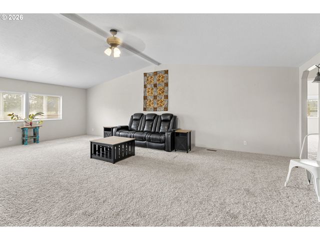 32225 BUSH GARDEN Dr, Harrisburg, OR 97446