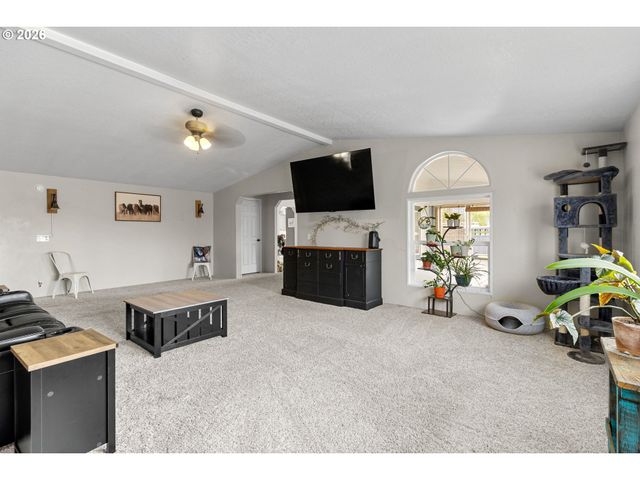 32225 BUSH GARDEN Dr, Harrisburg, OR 97446