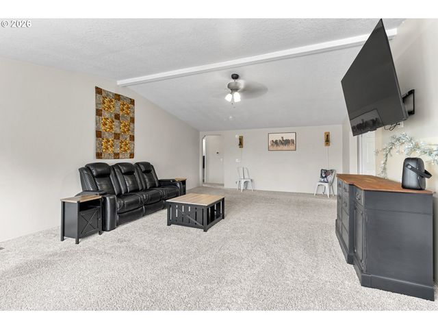 32225 BUSH GARDEN Dr, Harrisburg, OR 97446