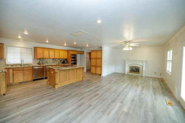 1912 Kendall Ave, Modesto, CA 95355