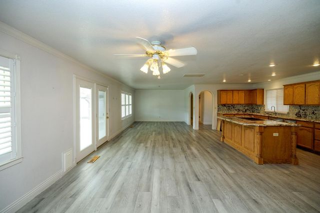 1912 Kendall Ave, Modesto, CA 95355