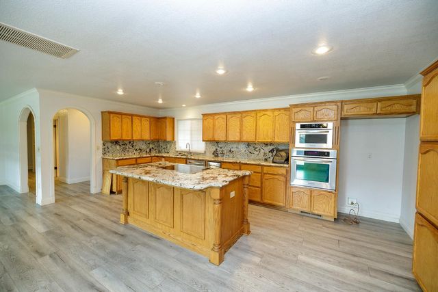 1912 Kendall Ave, Modesto, CA 95355