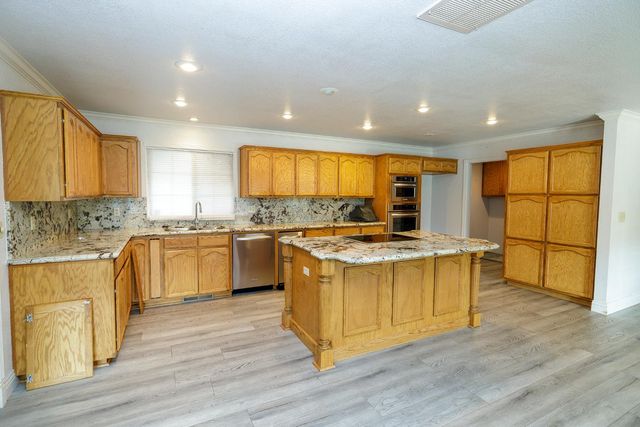 1912 Kendall Ave, Modesto, CA 95355