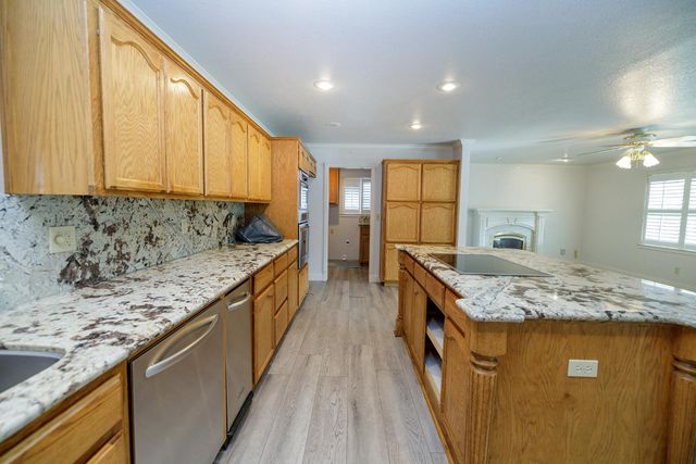 1912 Kendall Ave, Modesto, CA 95355