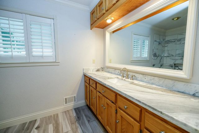 1912 Kendall Ave, Modesto, CA 95355