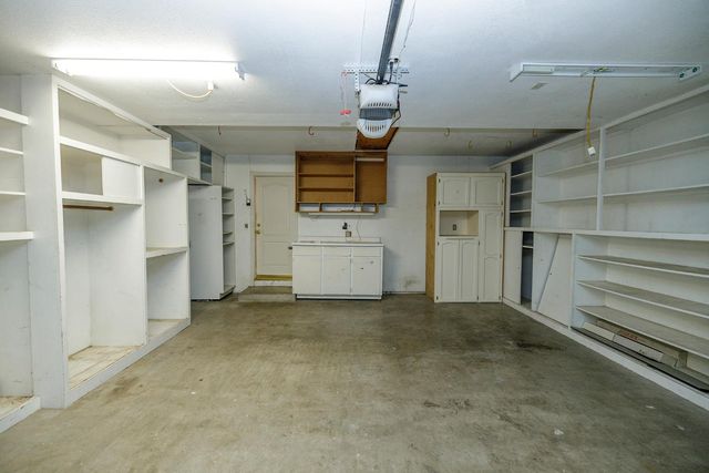 1912 Kendall Ave, Modesto, CA 95355