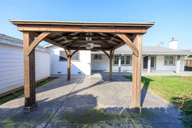 1912 Kendall Ave, Modesto, CA 95355