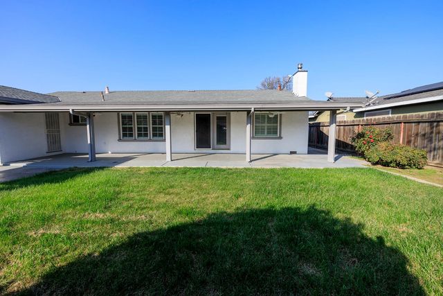 1912 Kendall Ave, Modesto, CA 95355